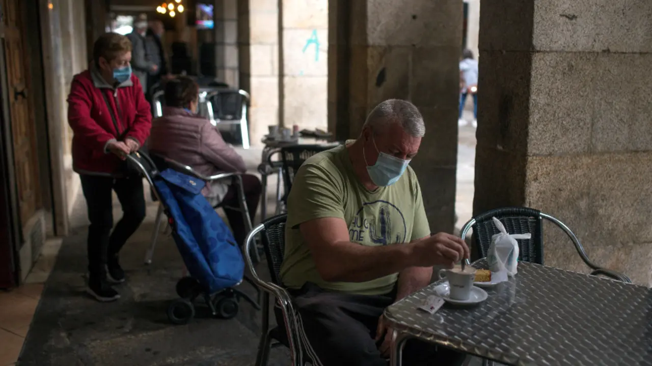 Terraza en O Carballiño. EFE