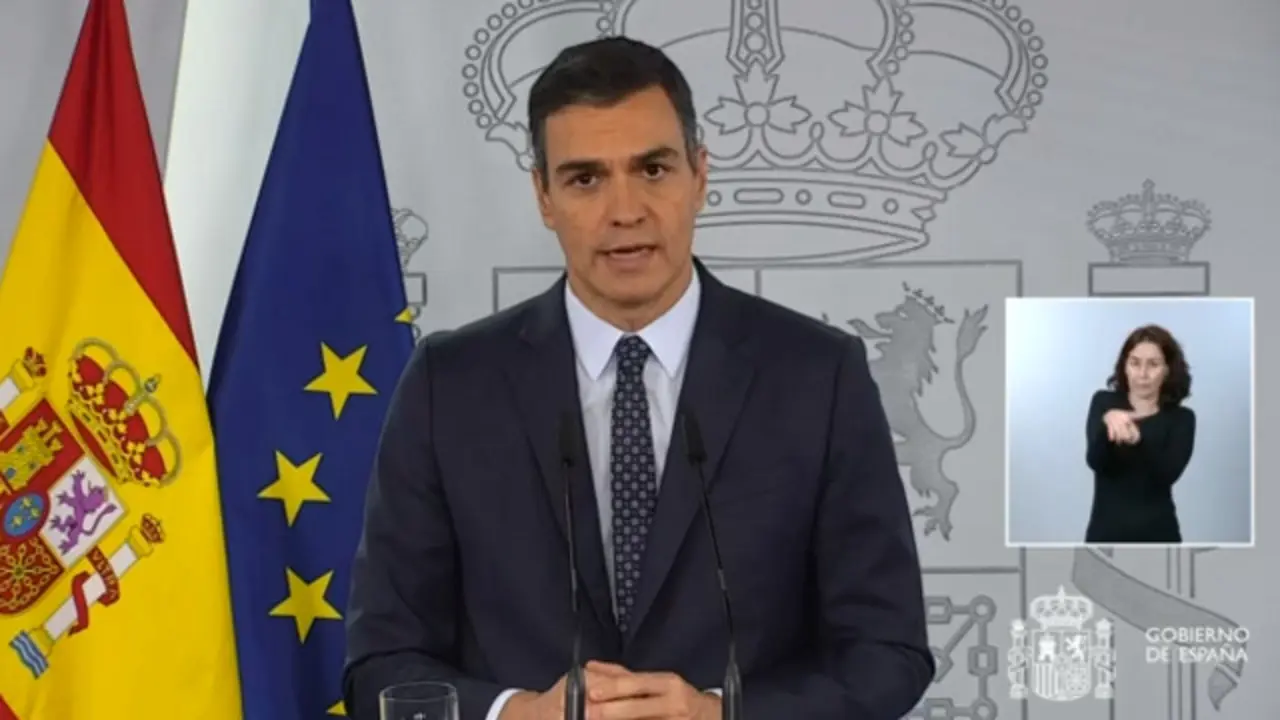 Pedro Sánchez, durante a rolda de prensa deste domingo. EP