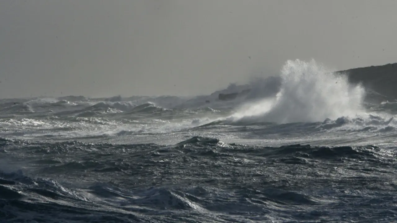 Olas en la costa gallega. ARCHIVO