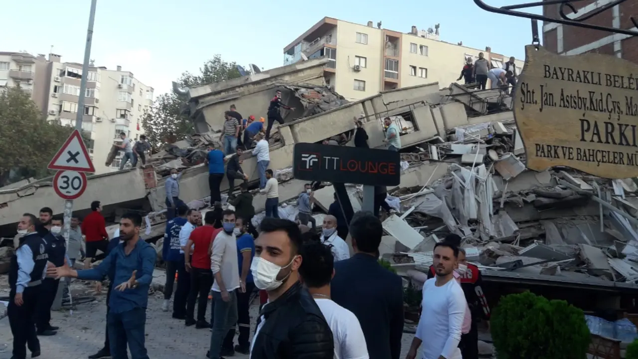 Imagen de uno de los edificios derrumbados. EFE