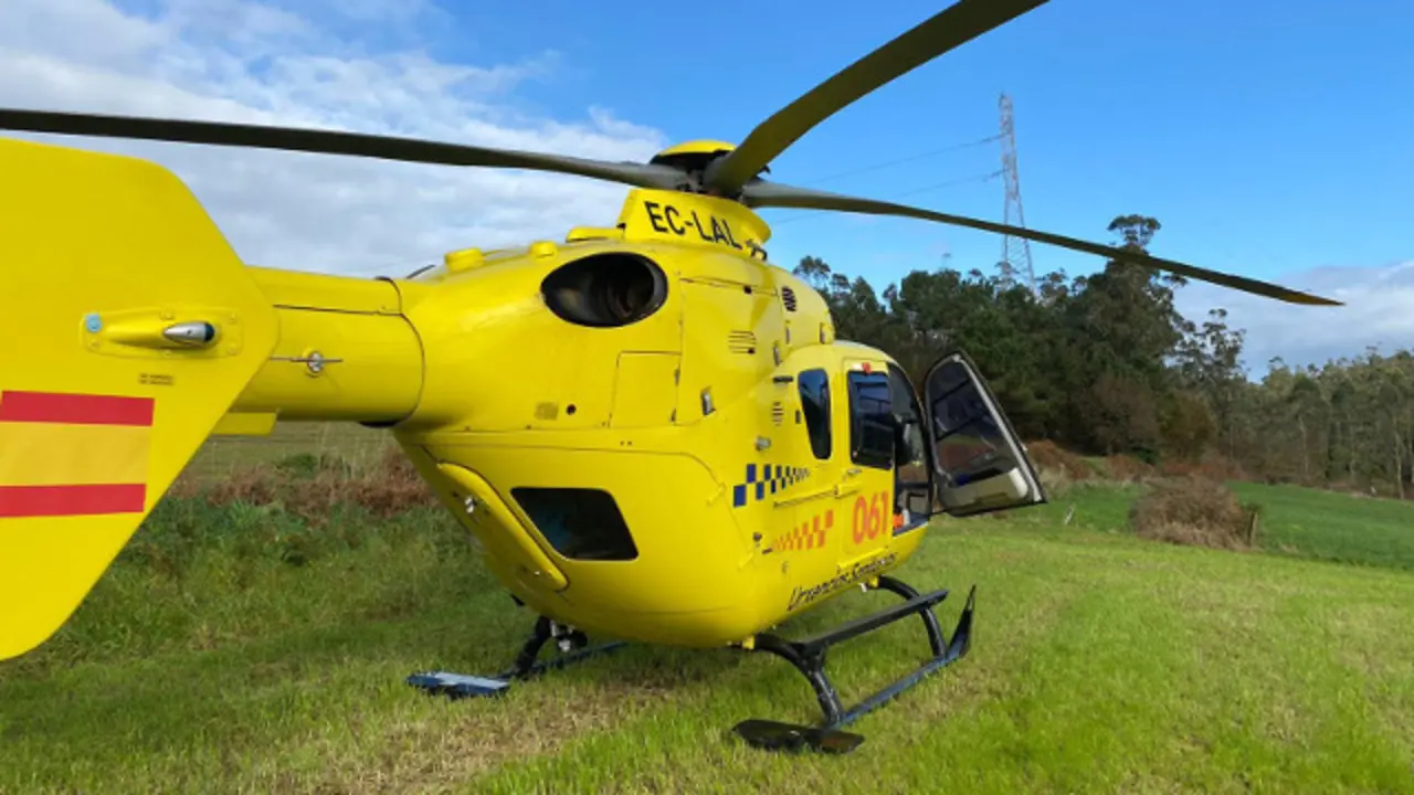 El helicóptero del 061, en Outes. HELICO SANTIAGO