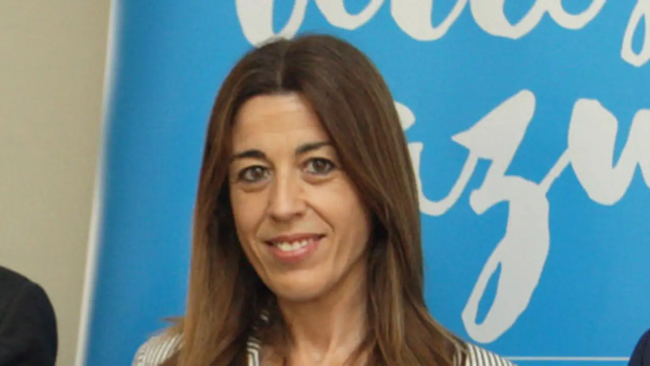 A directora xeral de Comercio e Consumo, Sol Vázquez Abeal, acompañada do presidente da Federación Galega de Comercio, José María Seijas, e do director de Rede Comercial de Abanca, Gabriel González Eiroa, presentará en rolda de prensa a campaña Días azuis do comercio galego. 