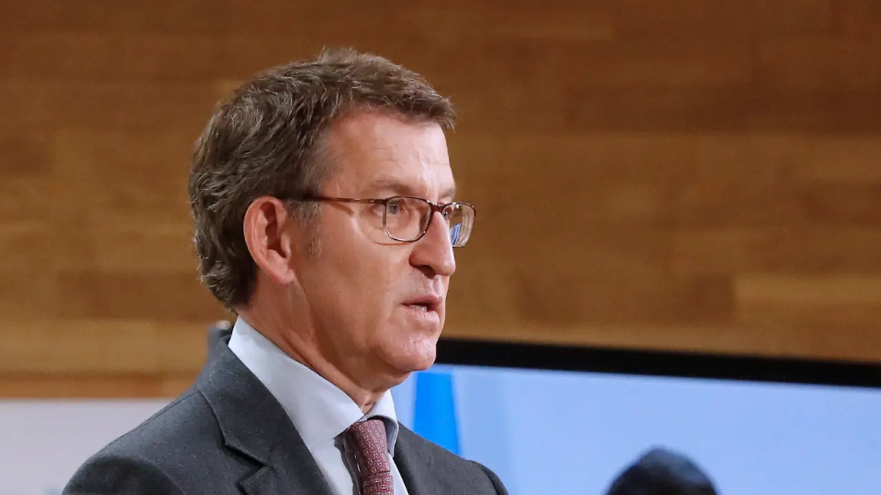 El presidente de la Xunta, Alberto Núñez Feijóo, en rueda de prensa. LAVANDEIRA JR. (EFE)