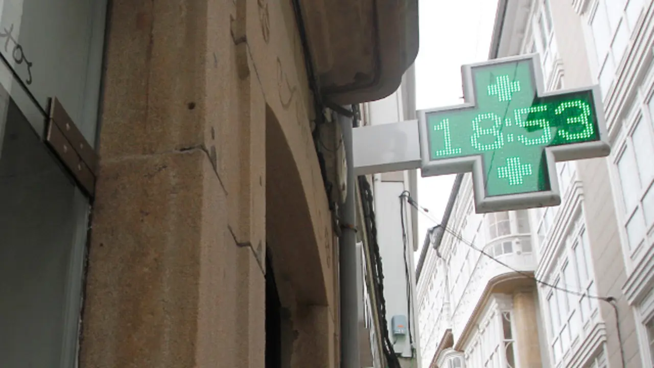 COMERCIOS CERRADOS EN EL CASCO ANTIGUO DE VIVEIRO - FOTO JM ALVEZ