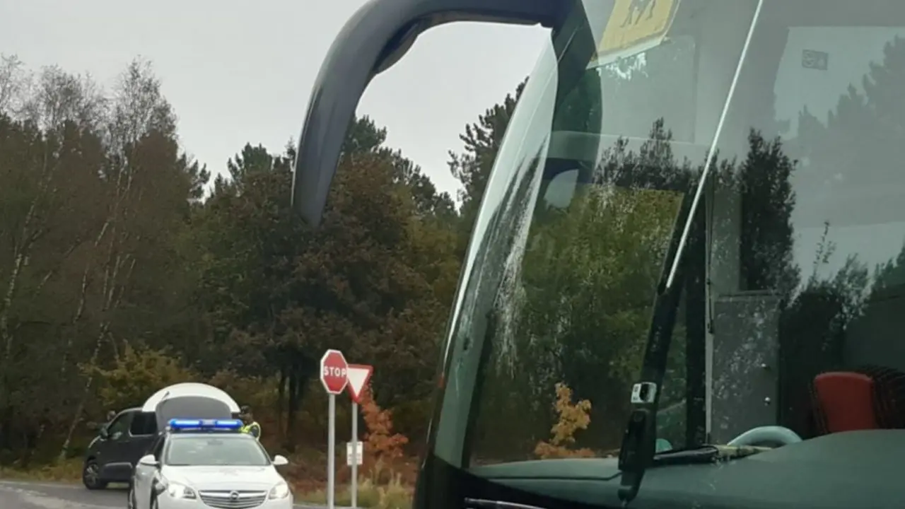Control del transporte escolar realizado en Ourense. GUARDIA CIVIL