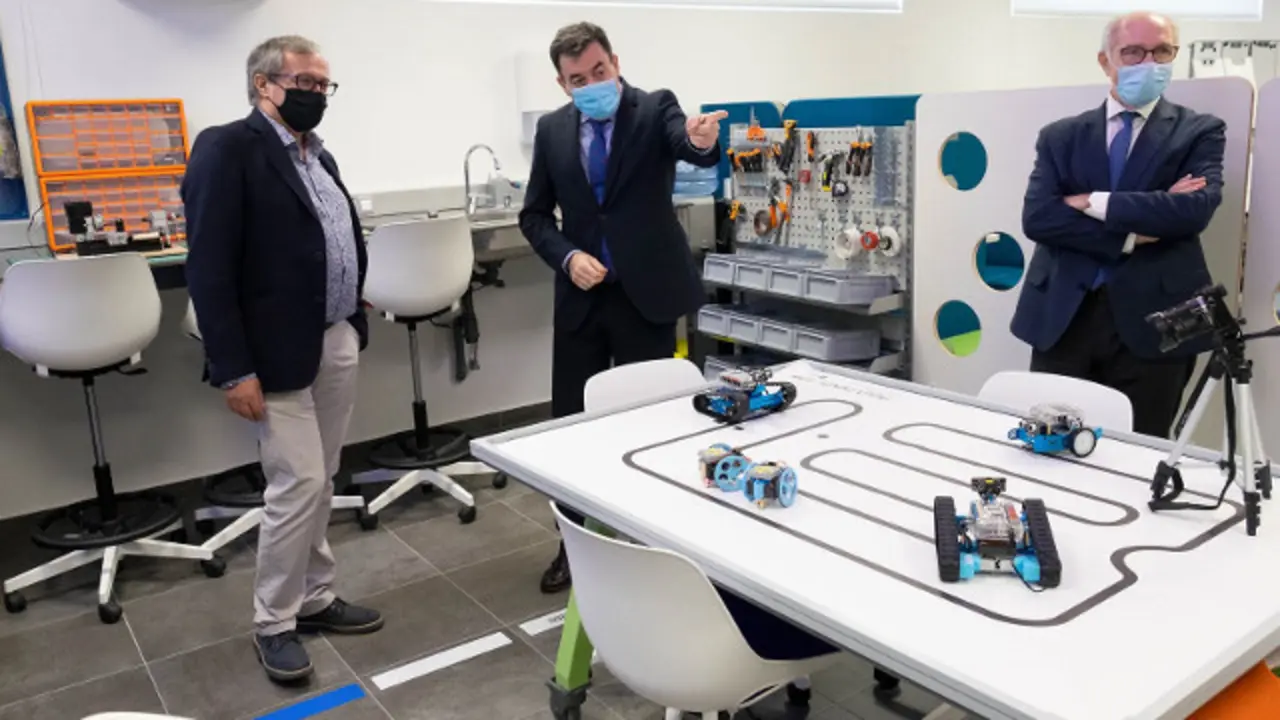 11,00 h.-    O conselleiro de Cultura, Educación e Universidade, Román Rodríguez, visitará o Centro Autonómico de Formación e Innovación (CAFI, rúa Lamas de Abade, s/n).  

foto xoán crespo
17/11/2020