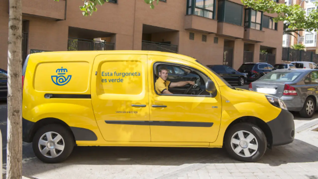 Una furgoneta de Correos. EFE