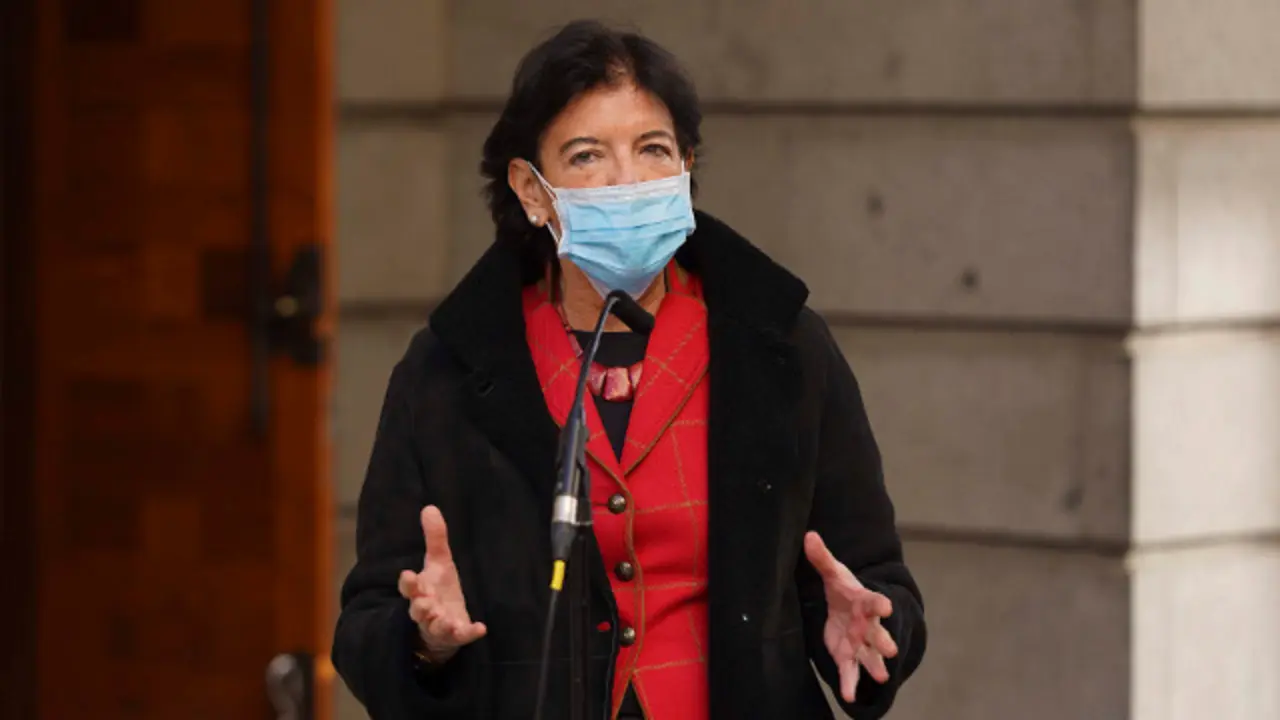 Isabel Celaá, en una rueda de prensa. EFE