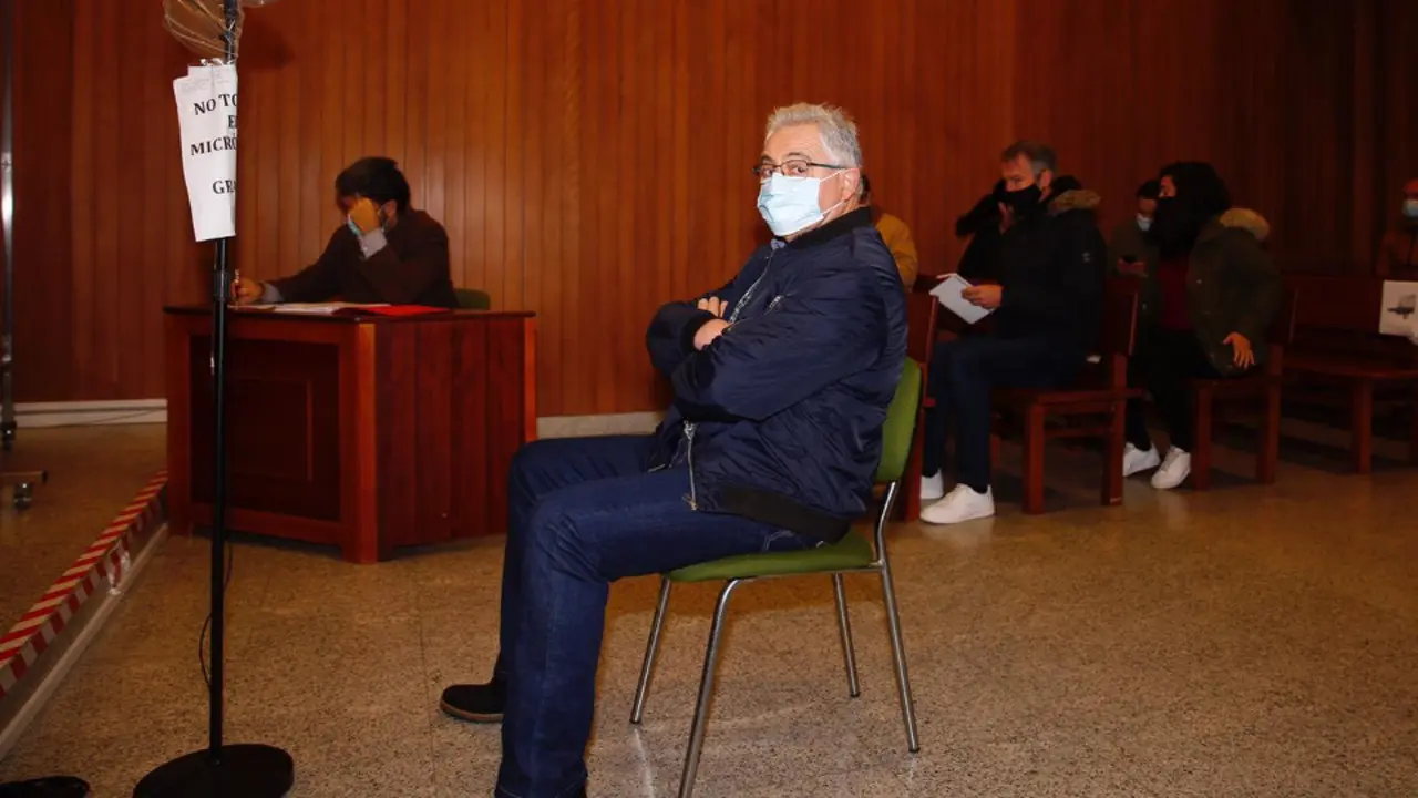 El acusado, durante el juicio. DP - Camionero que agredió a martillazos a dos ciclistas