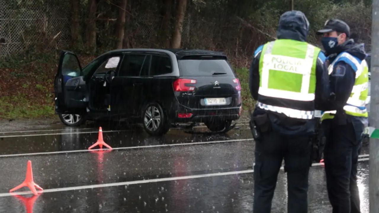 Un dos vehículos implicados no accidente de Sanxenxo. GONZALO GARCÍA
