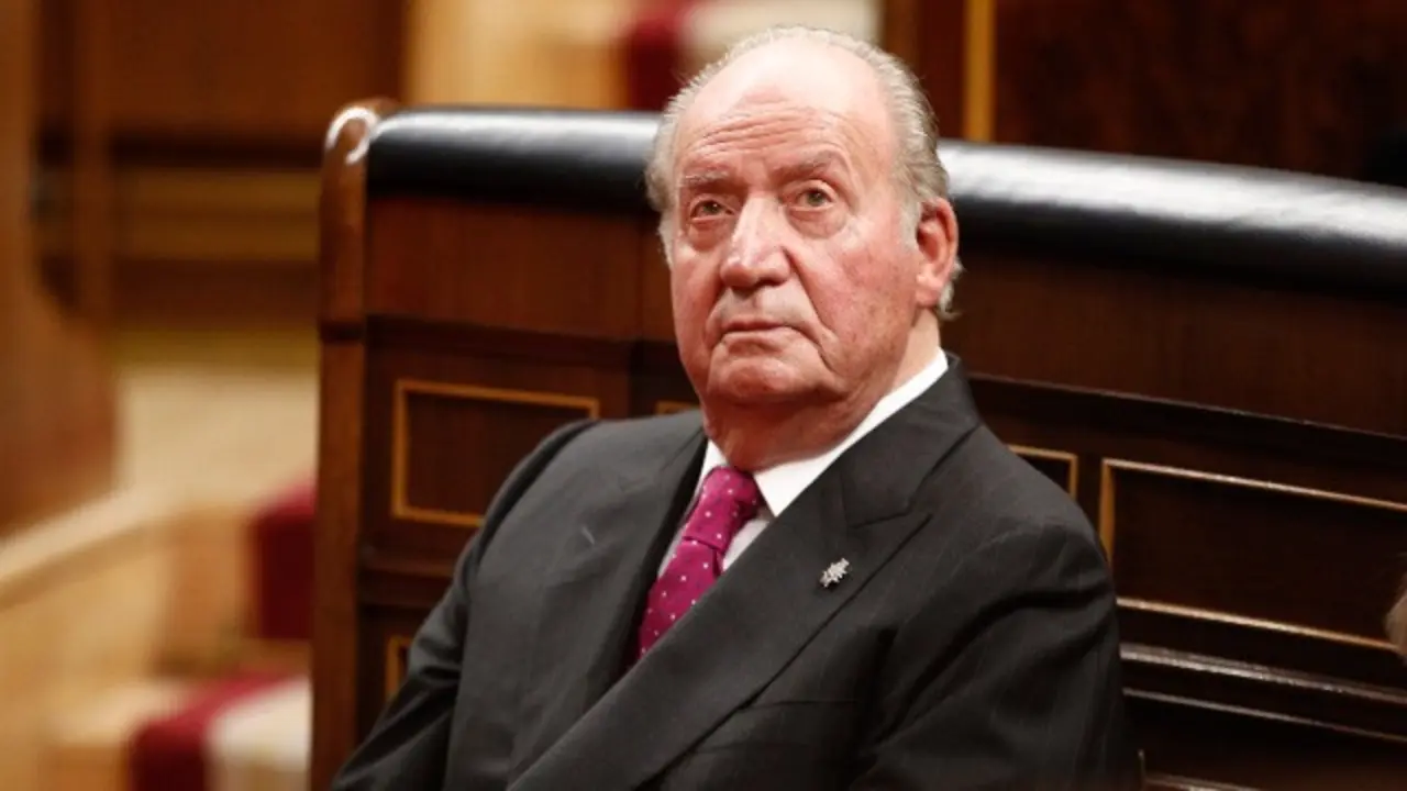 Foto de archivo del rey emérito don Juan Carlos I en el acto conmemorativo del 40º aniversario de la Constitución. EFE