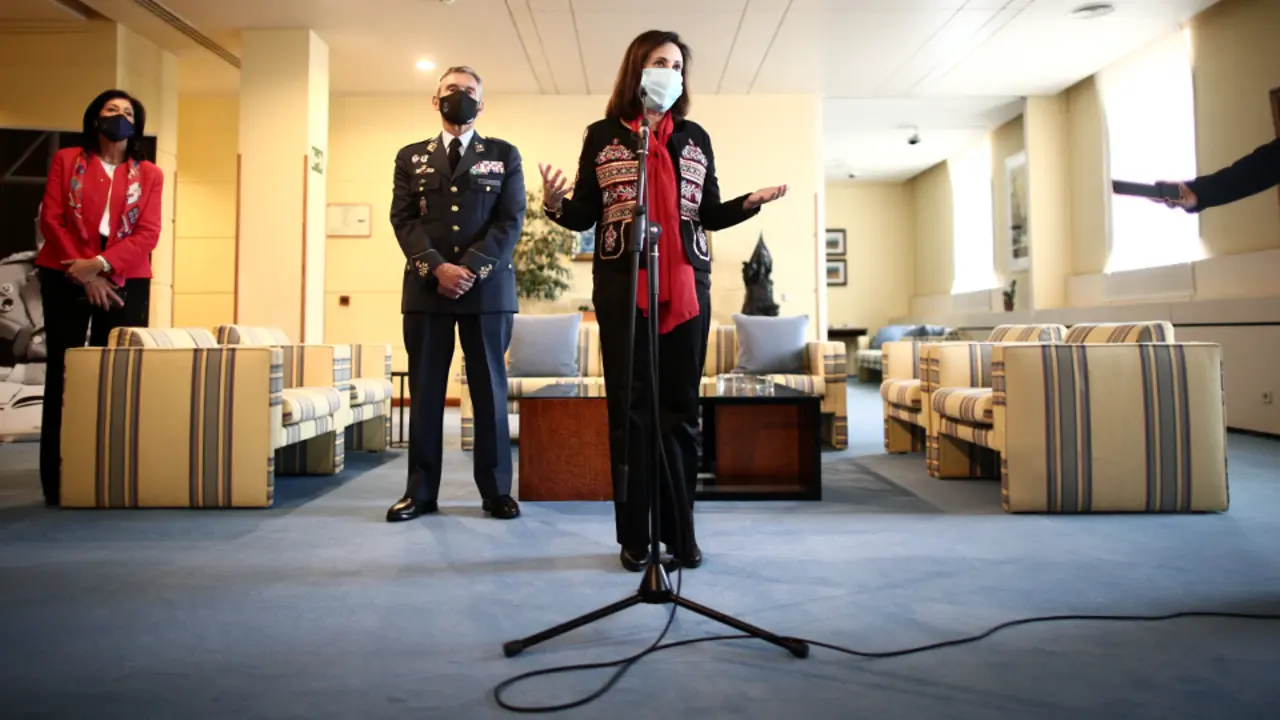 La ministra de Defensa, Margarita Robles, en el homenaje al teniente general Veguillas, asesinado por ETA. EDUARDO PARRA (EFE)