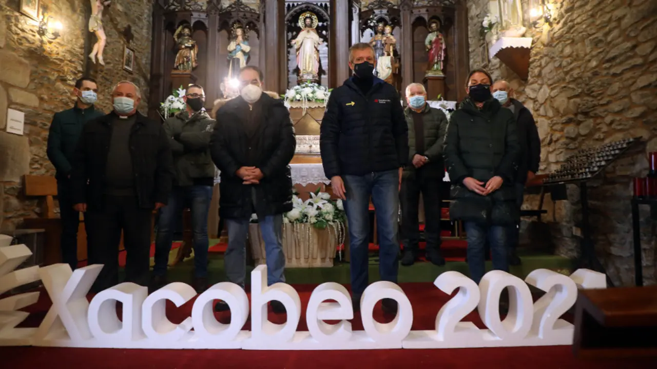Alfonso Rueda en su visita a San Xo&aacute;n de Botos. XUNTA DE GALICIA
