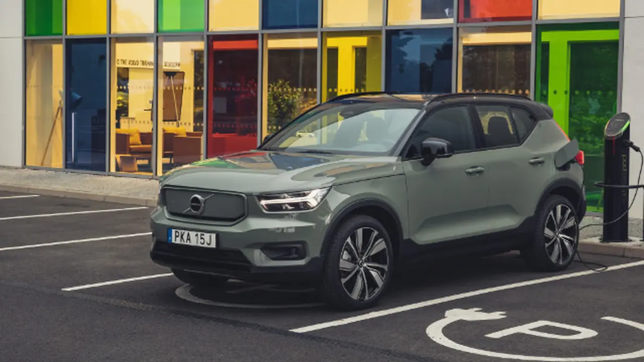 XC40 Recharge Pure Electric P8 Sage Green - exterior static