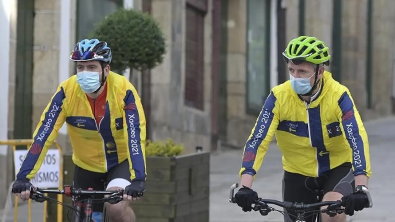 Alfonso Rueda haciendo una de las etapas del Camino Inglés. XUNTA