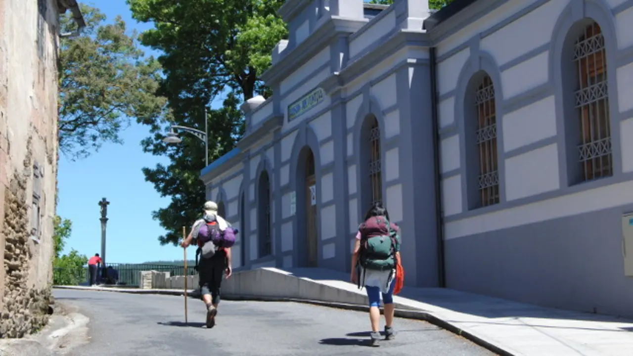 Peregrinos a su paso por Sarria. ARCHIVO