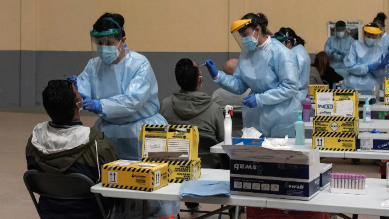 Cribado realizado este fin de semana en Verín. BRAIS LORENZO (Efe)