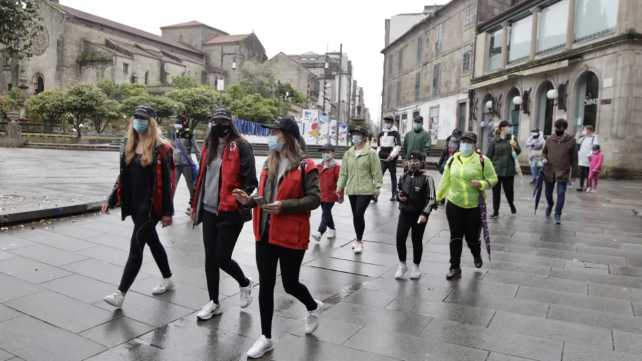 El inicio de la caminata en Pontevedra. RAFA FARIÑA