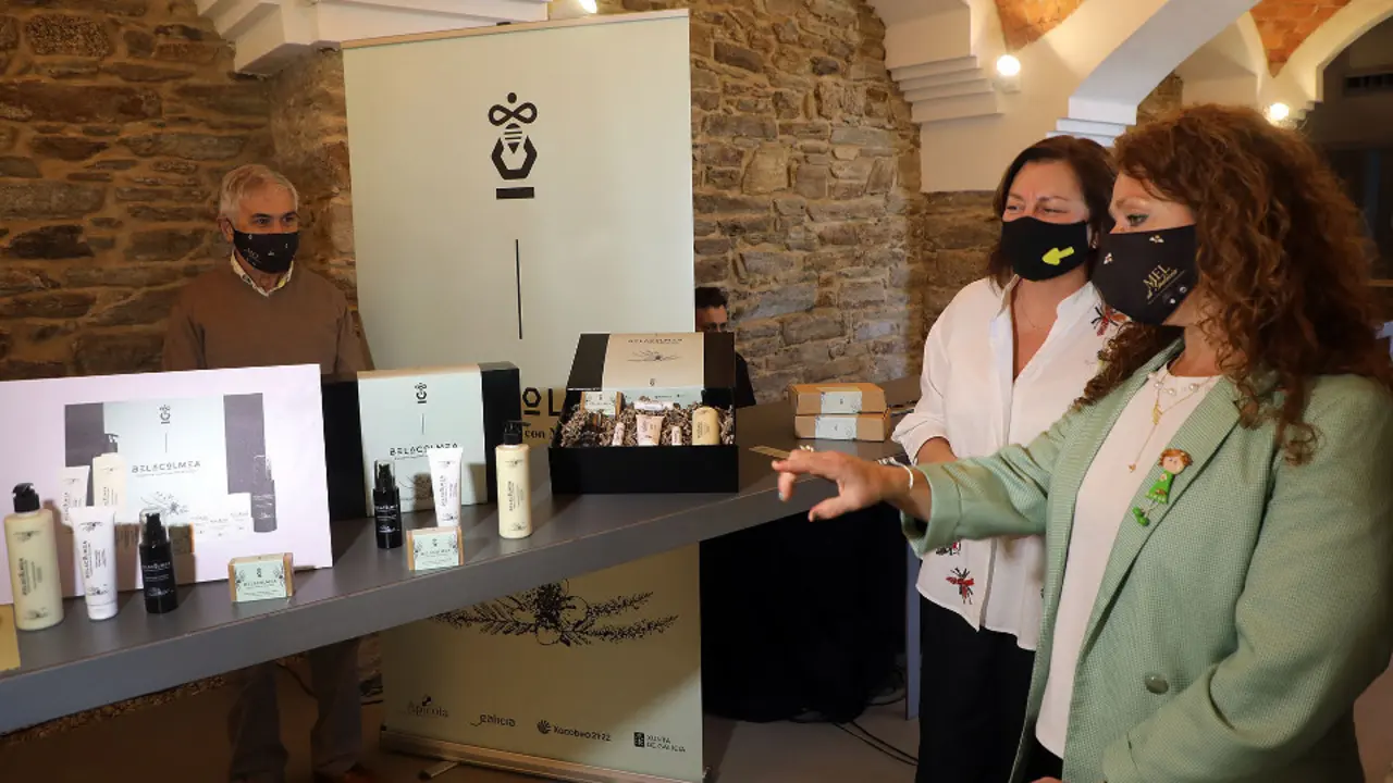  Agrupación Apícola de Galicia presenta Belacolmea, una línea de cosmética natural con raíces en el Camiño de Santiago. 