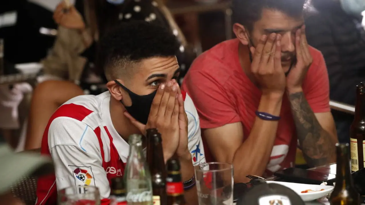 Seguidores del Lugo sufren en la última jornada de Liga. XESÚS PONTE