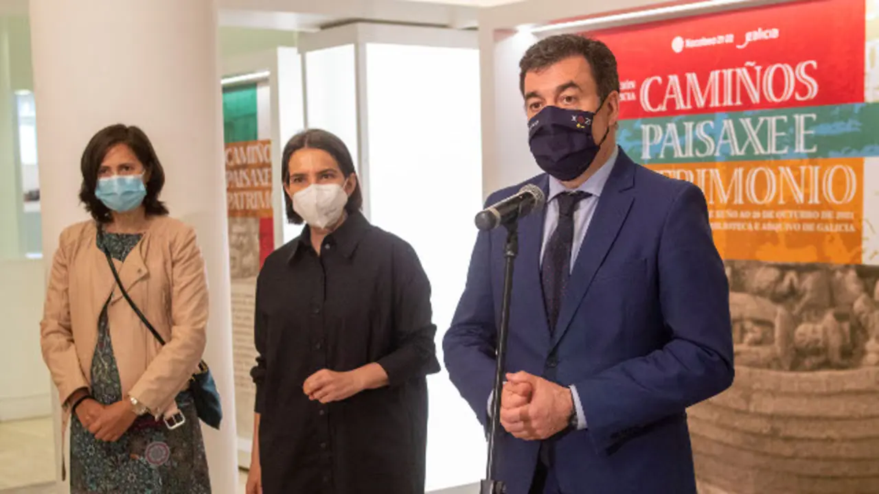 O conselleiro de Cultura, Educación e Universidade, Román Rodríguez, inaugura a exposición Camiños, Paisaxe e Patrimonio co gallo do Día dos Arquivos.