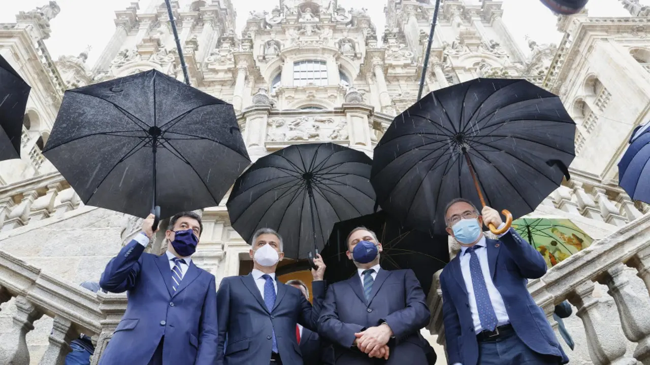 As personalidades políticas durante a inauguración. EFE