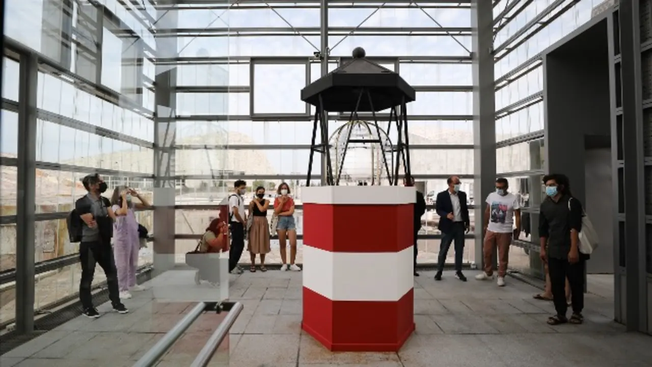 Faro dentro de las Torres Hejduk. XUNTA