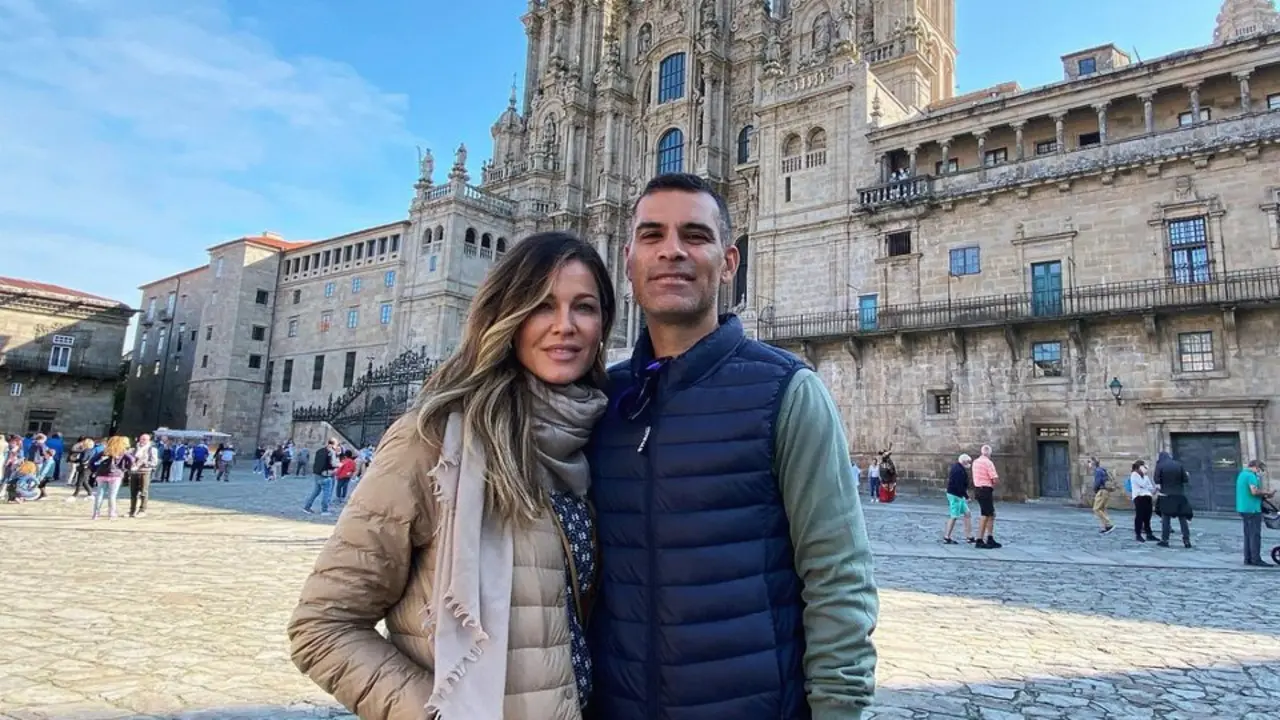 Jaydy Michel con su pareja, en la Praza do Obradoiro. INSTAGRAM