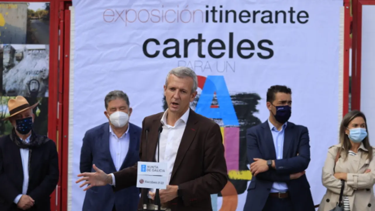 Avenida Montero Rios_ Inauguracion da exposicion _Carteis para un camino_ 100 anos de ilustracion xacobea_ Proxecto da programacion conxunta do Consello Xacobeo_