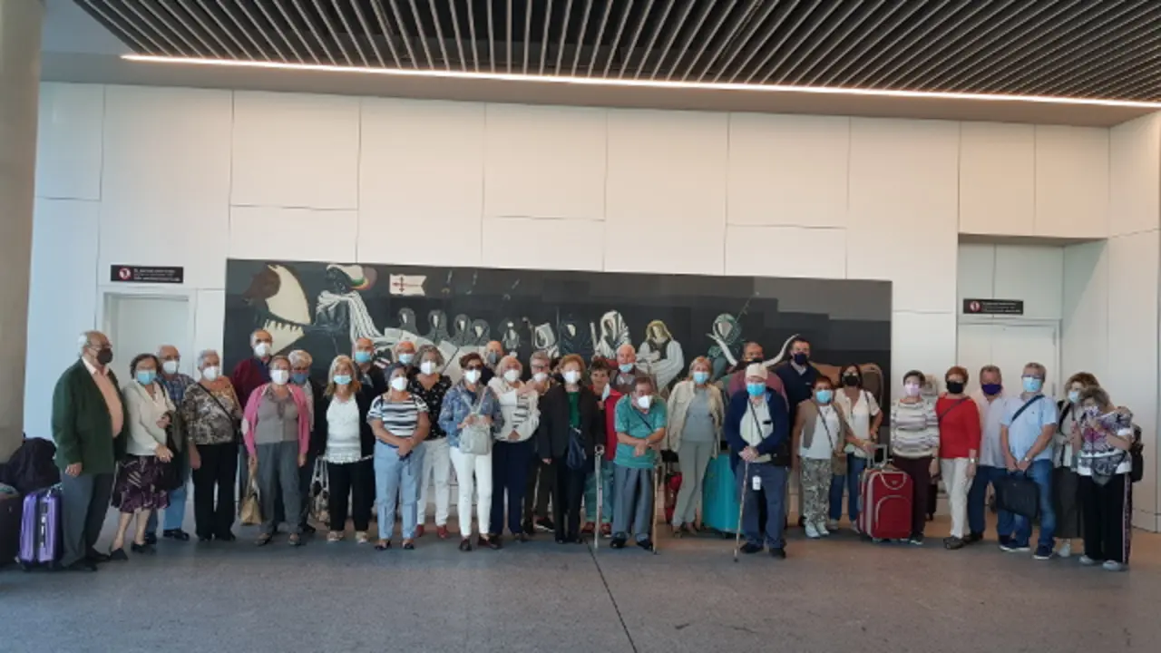 Participantes no programa chegados este domingo. EP