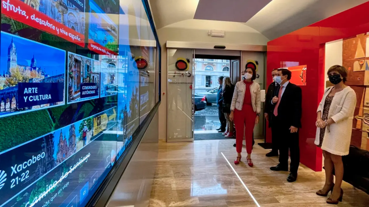 La ministra de Industria, Comercio y Turismo, Reyes Maroto, durante la inauguración de la oficina del Xacobeo en Roma, Italia. EFE