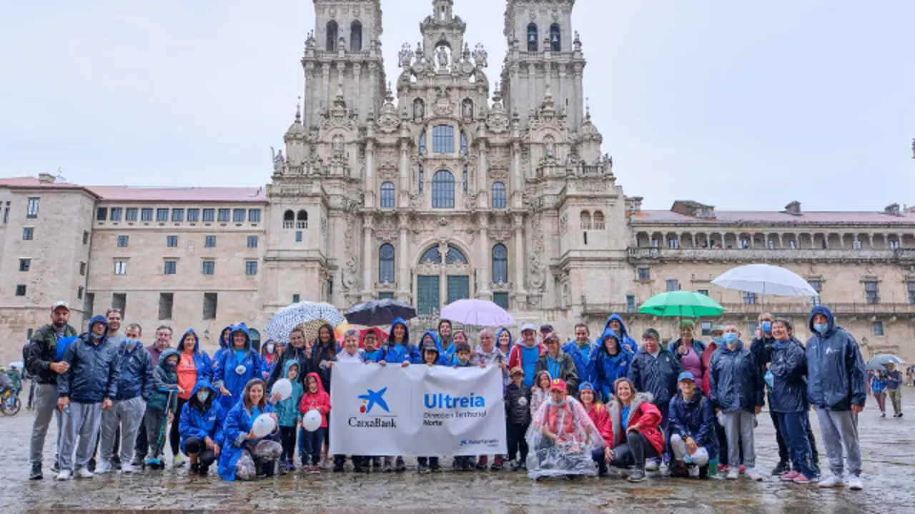 Trabajadores de CaixaBank, en el Obradoiro. EP