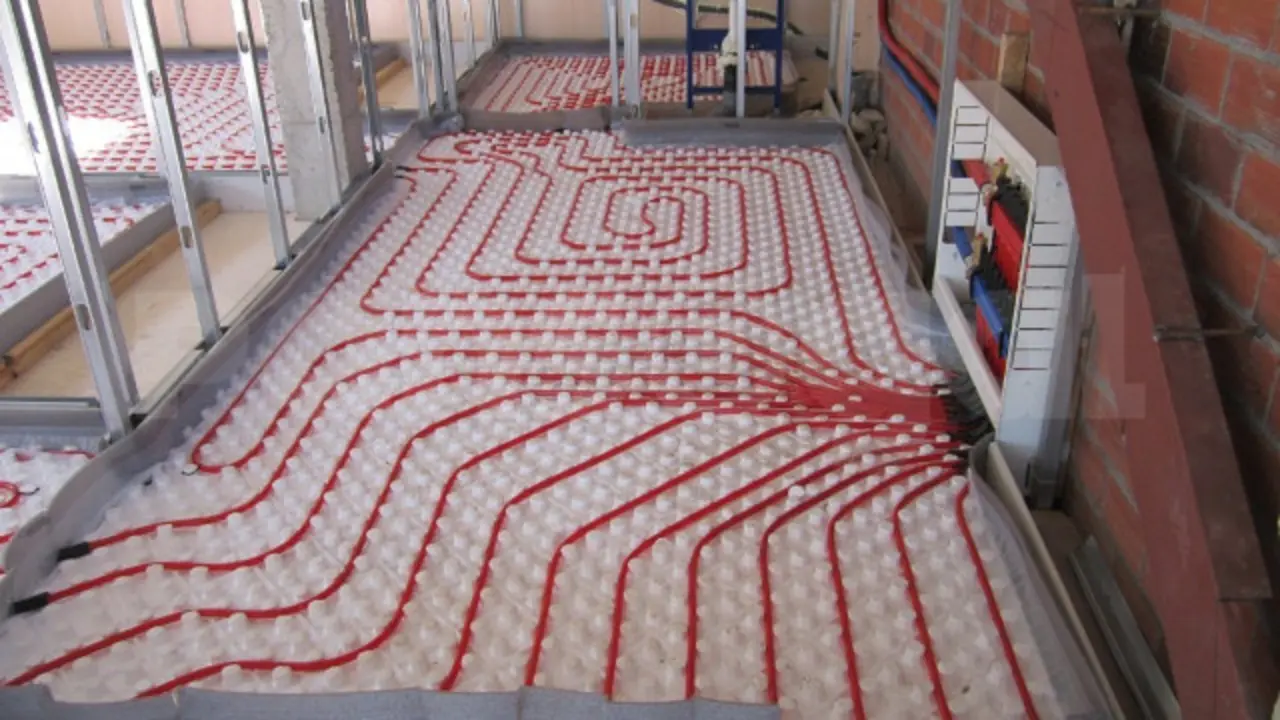 Instalación de suelo radiante en una vivienda en rehabilitación pàra incrementar su eficiencia energética. EP