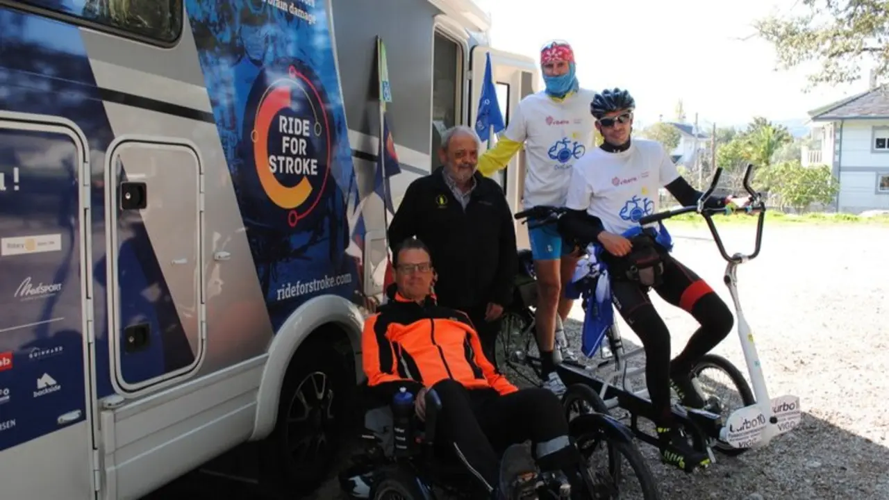 Christian Salamin, con Jorge López, Javier Pitillas e Iván Bragado, en Sarria. PORTO