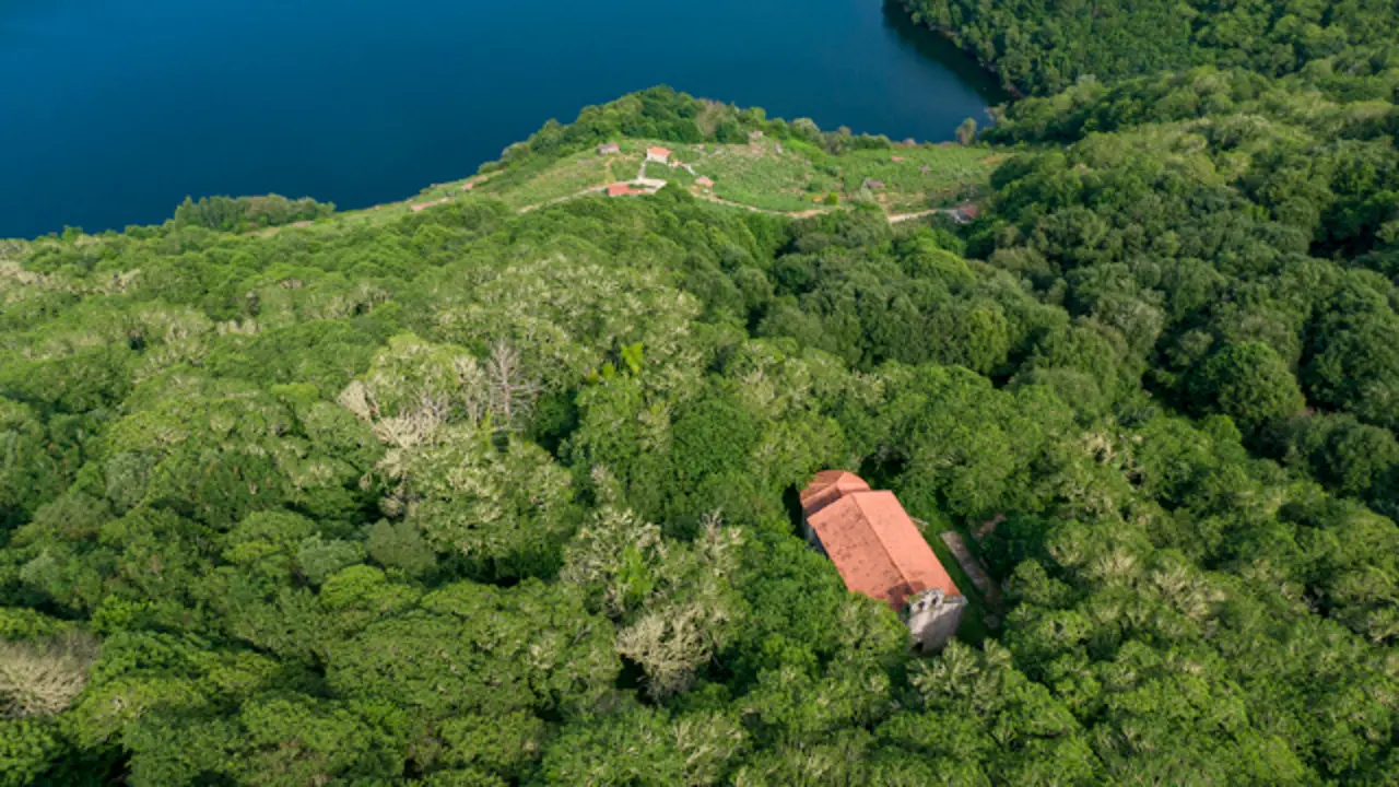 Iglesia de Pesqueiras. VIAMAGICAE