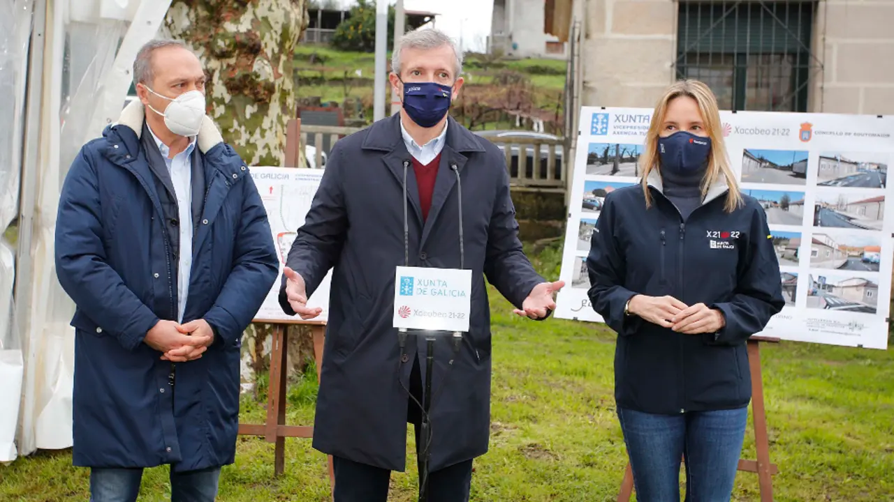 Rueda visita la humanización del Centro de salud de Soutomaior. GONZALO GARCÍA