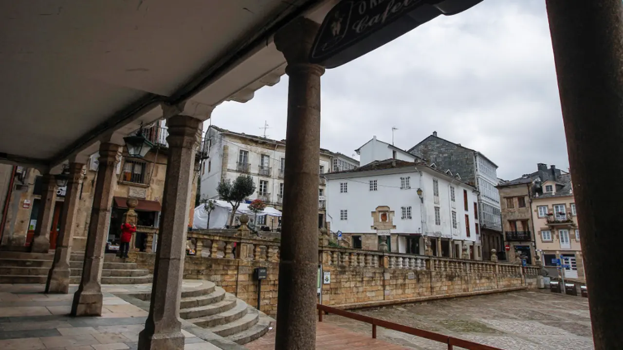 Soportais da praza da catedral de Mondoñedo. J.M. ÁLVEZ
