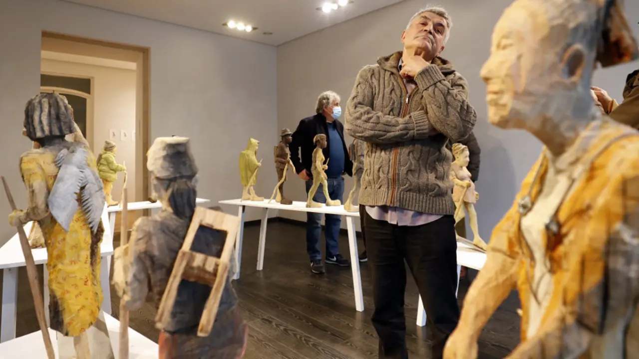 Álvaro de la Vega, entre sus nuevas obras. VICTORIA RODRÍGUEZ