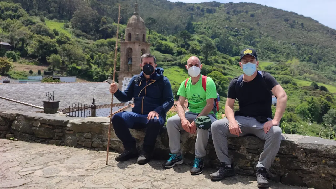 Peregrinos en el Camiño do Mar. AEP