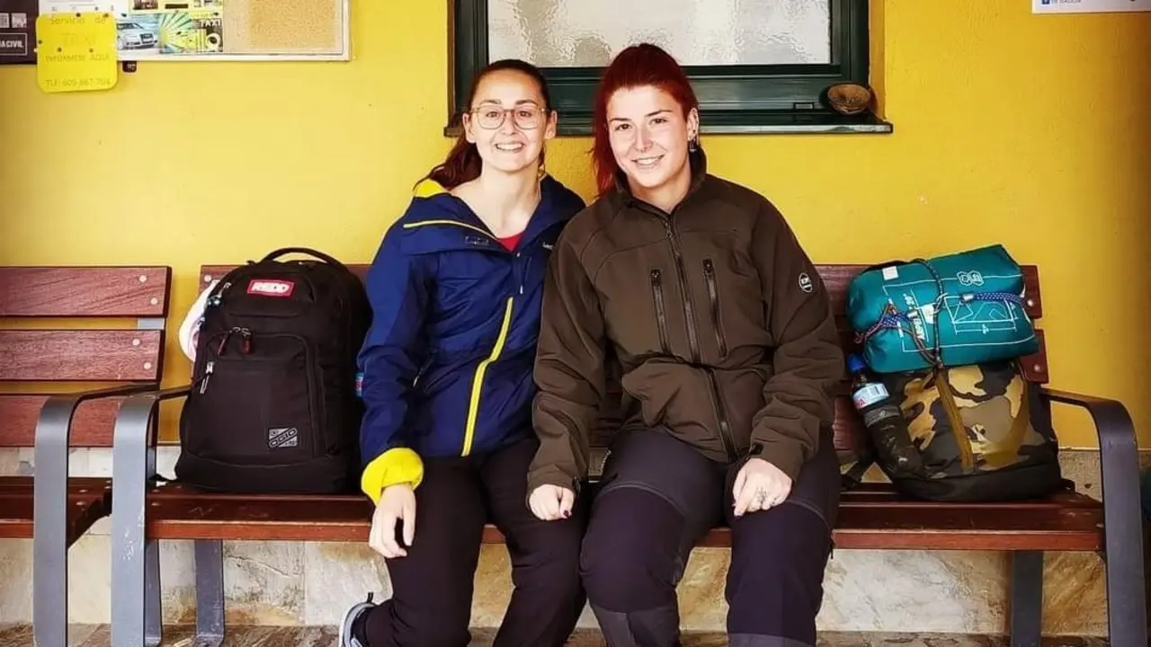 Unas peregrinas en el albergue de Lourenzá. EP