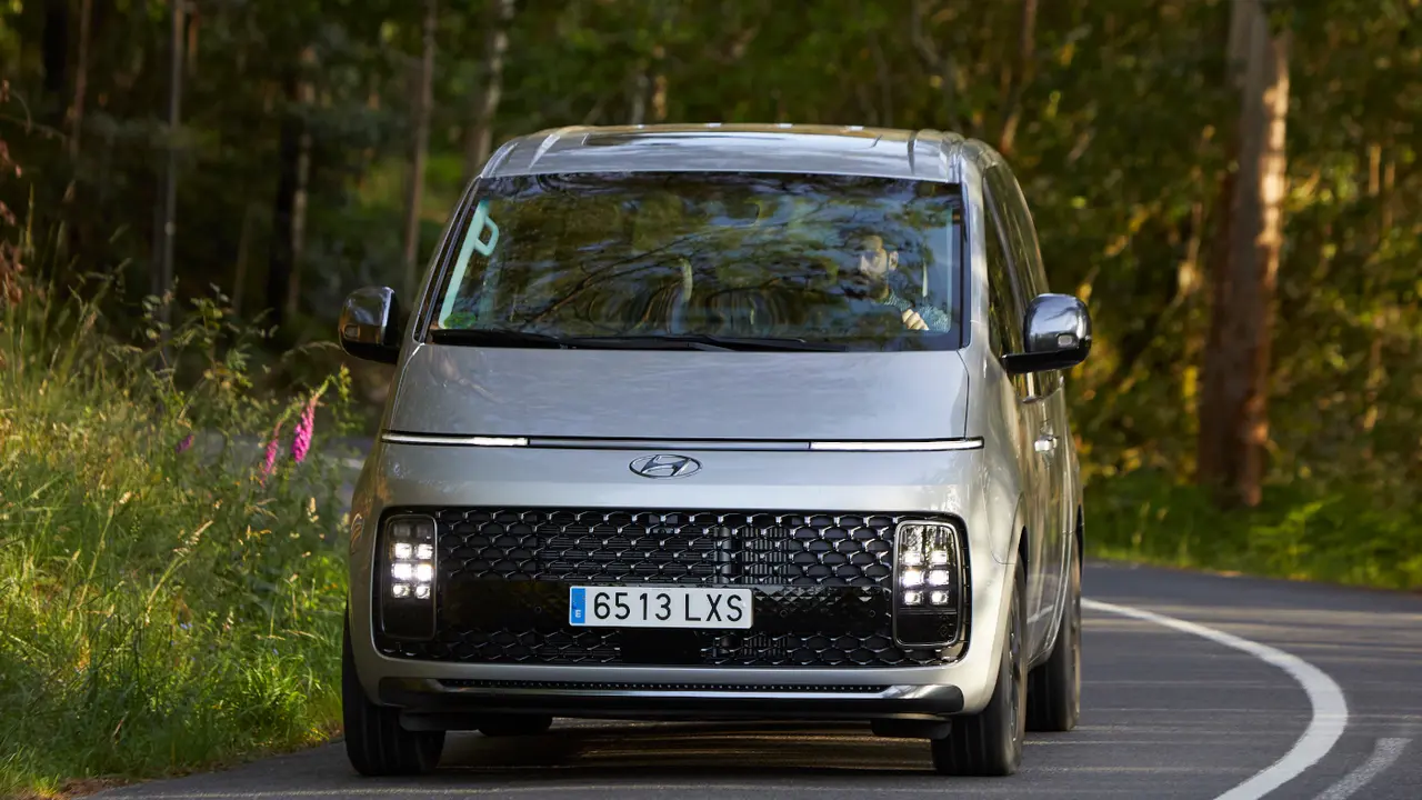 Hyundai STARIA Exteriores (36)
