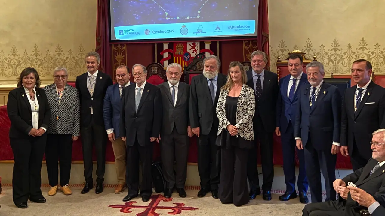 Los nuevos miembros de la Academia Xacobea, este lunes en Santiago. EUROPA PRESS