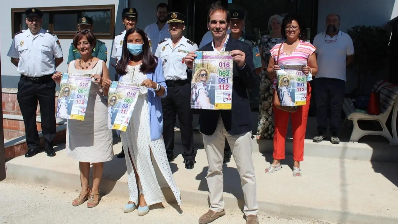 Isabel Rodríguez (centro), durante la presentación de la campaña en Monforte. EP
