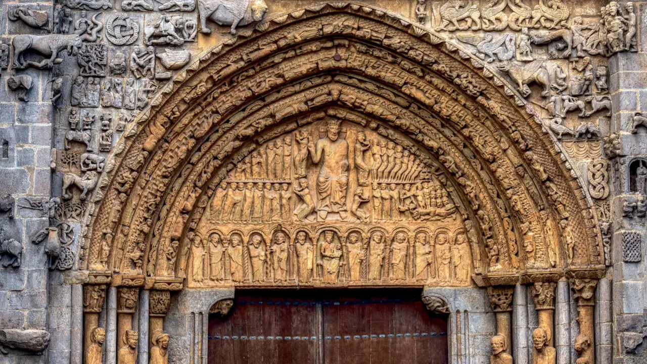 Portada de Santa María la Real, en Sangüesa. VIAMAGICAE