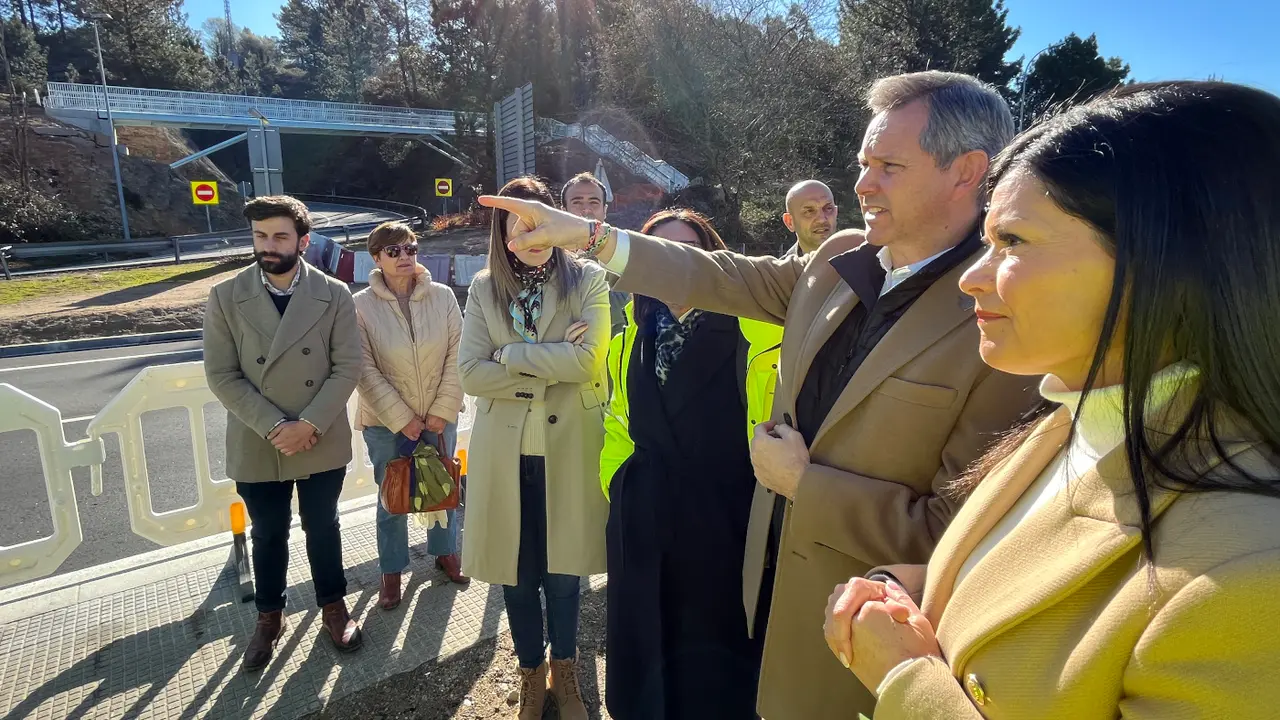 Inauguración de la pasarela en Mos. GC