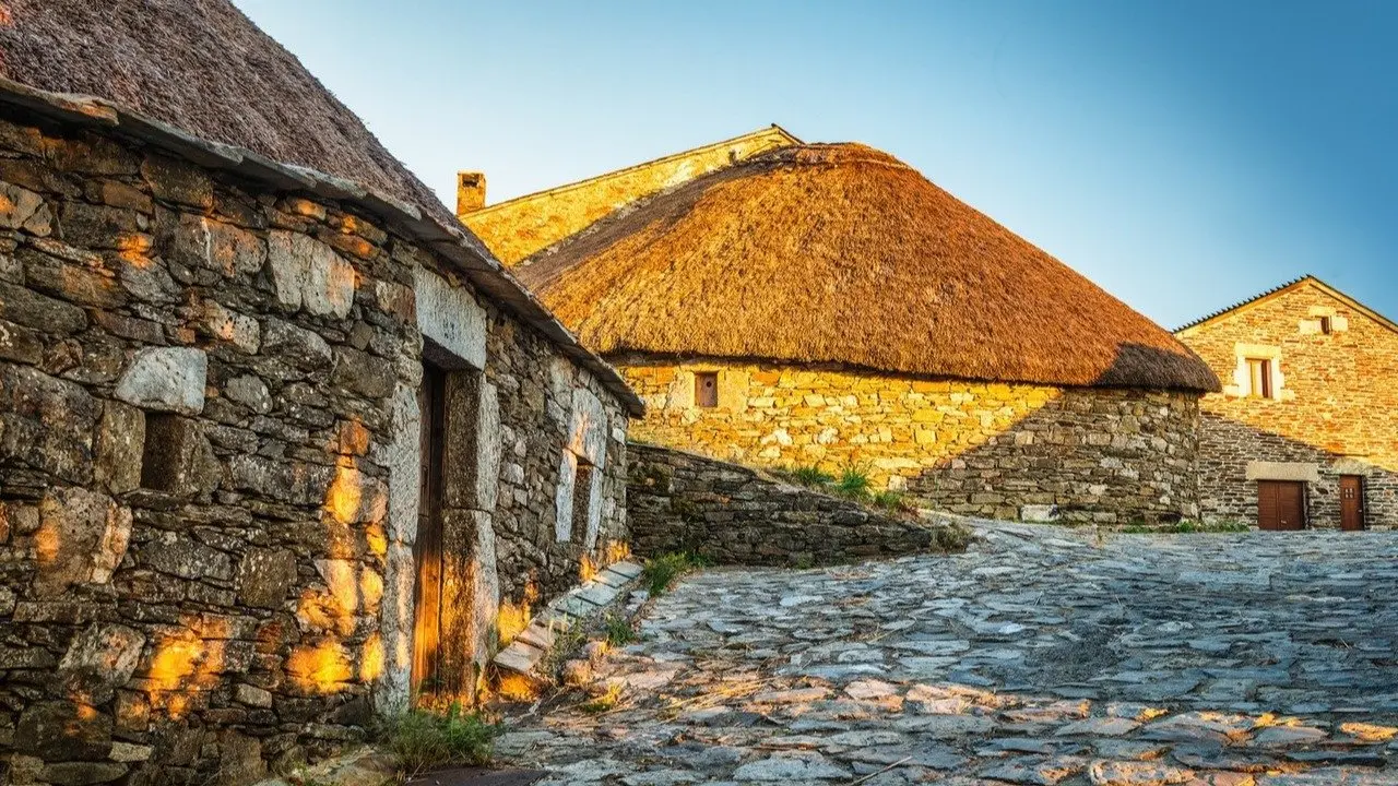 Pallozas. TURISMO DE GALICIA