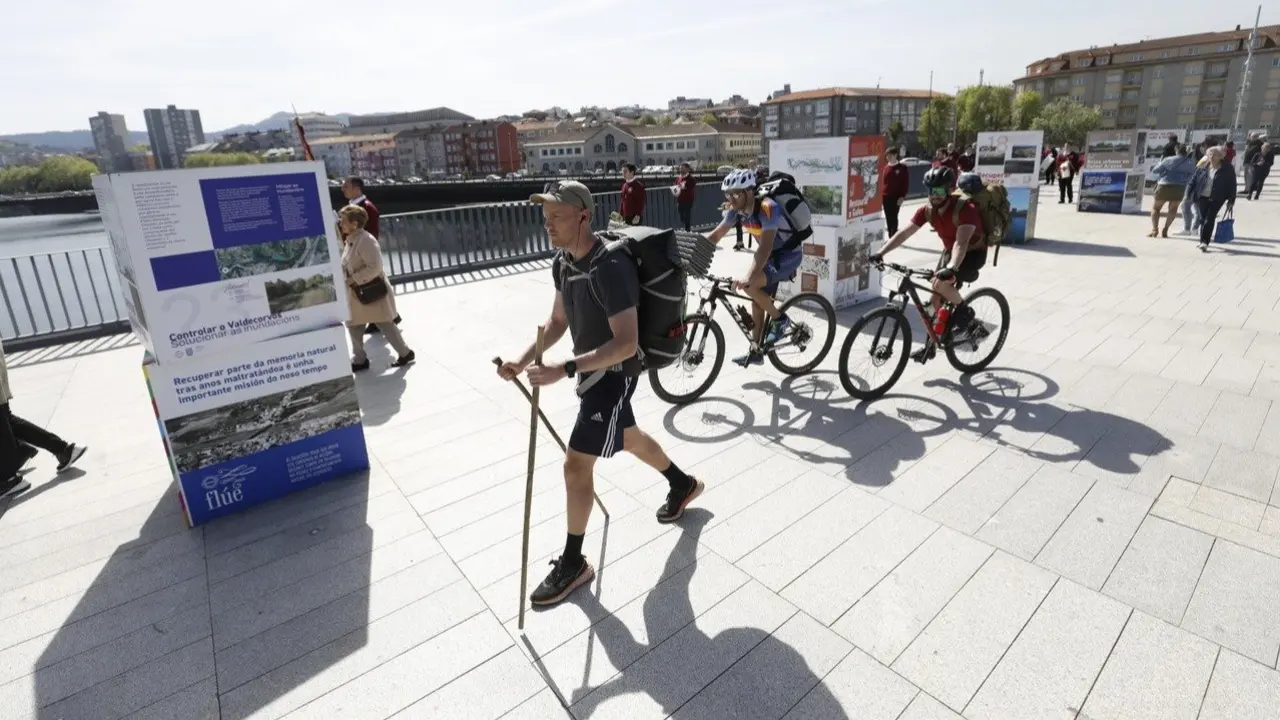 Peregrinos esta Semana Santa en el Camino Portugués. JAVIER CERVERA-MERCADILLO