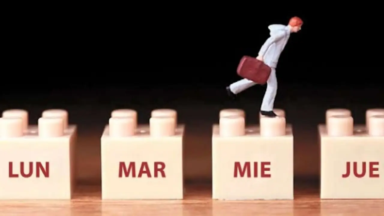 Empresas como Toldos Porriño o Hack a Boss han implantado la semana laboral de cuatro días en Galicia. EP