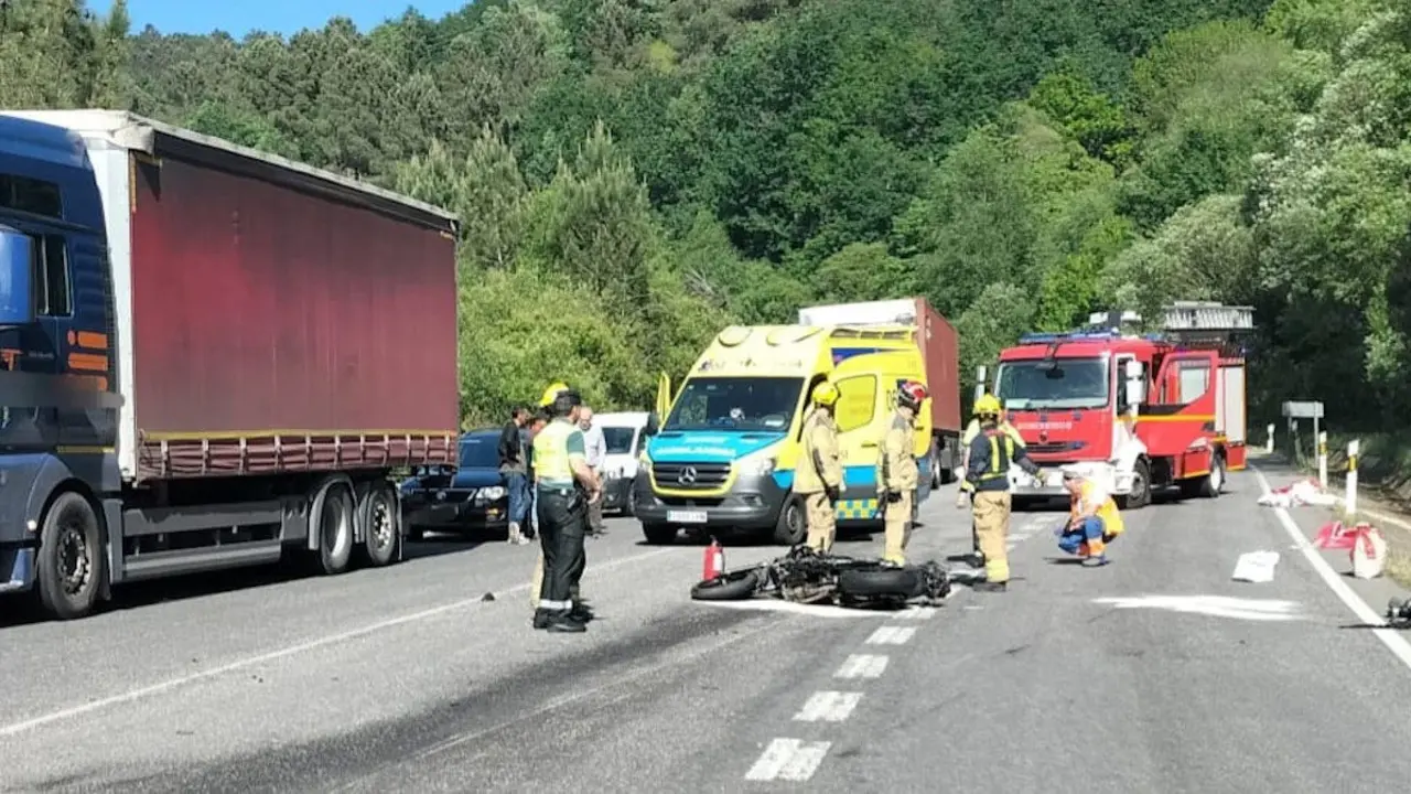 Un motorista de 22 años perdió la vida este viernes en un accidente en Pantón. EP