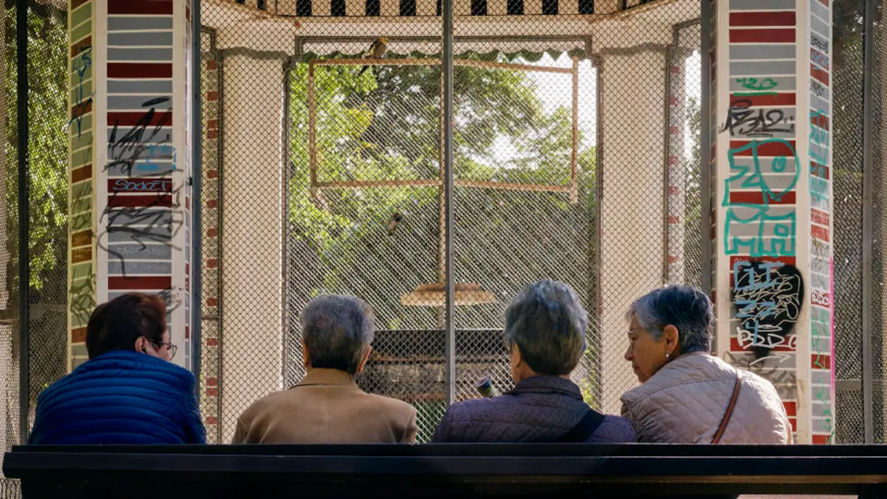 Un grupo de mujeres conversa en Ourense. AGOSTIME/EUROPA PRESS